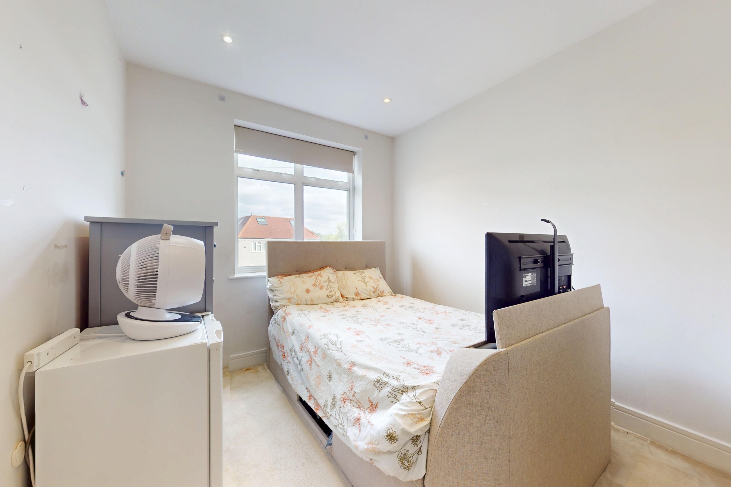 3, Fairholme Gardens, London, N3 3ED