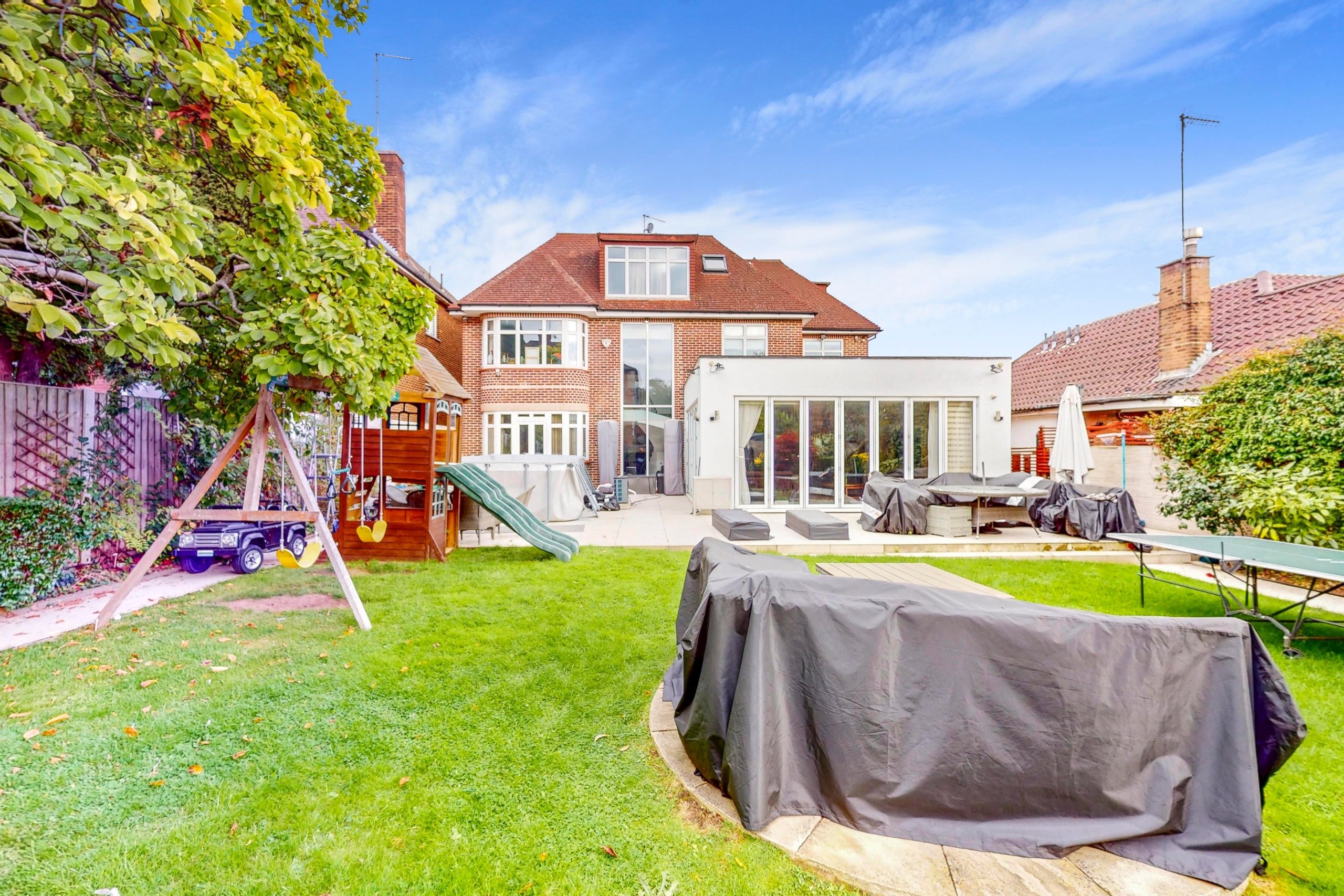 3, Fairholme Gardens, London, N3 3ED