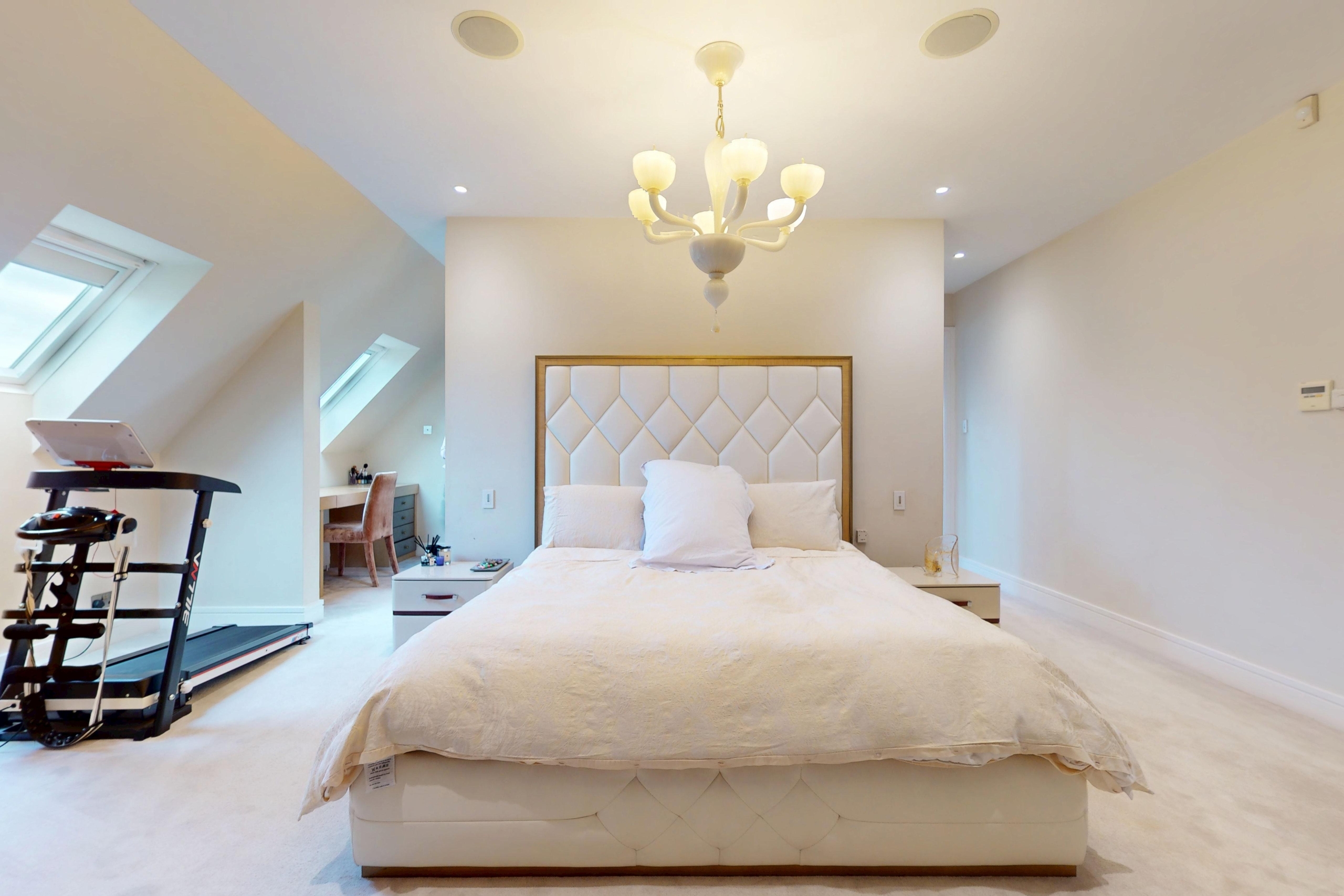 3, Fairholme Gardens, London, N3 3ED