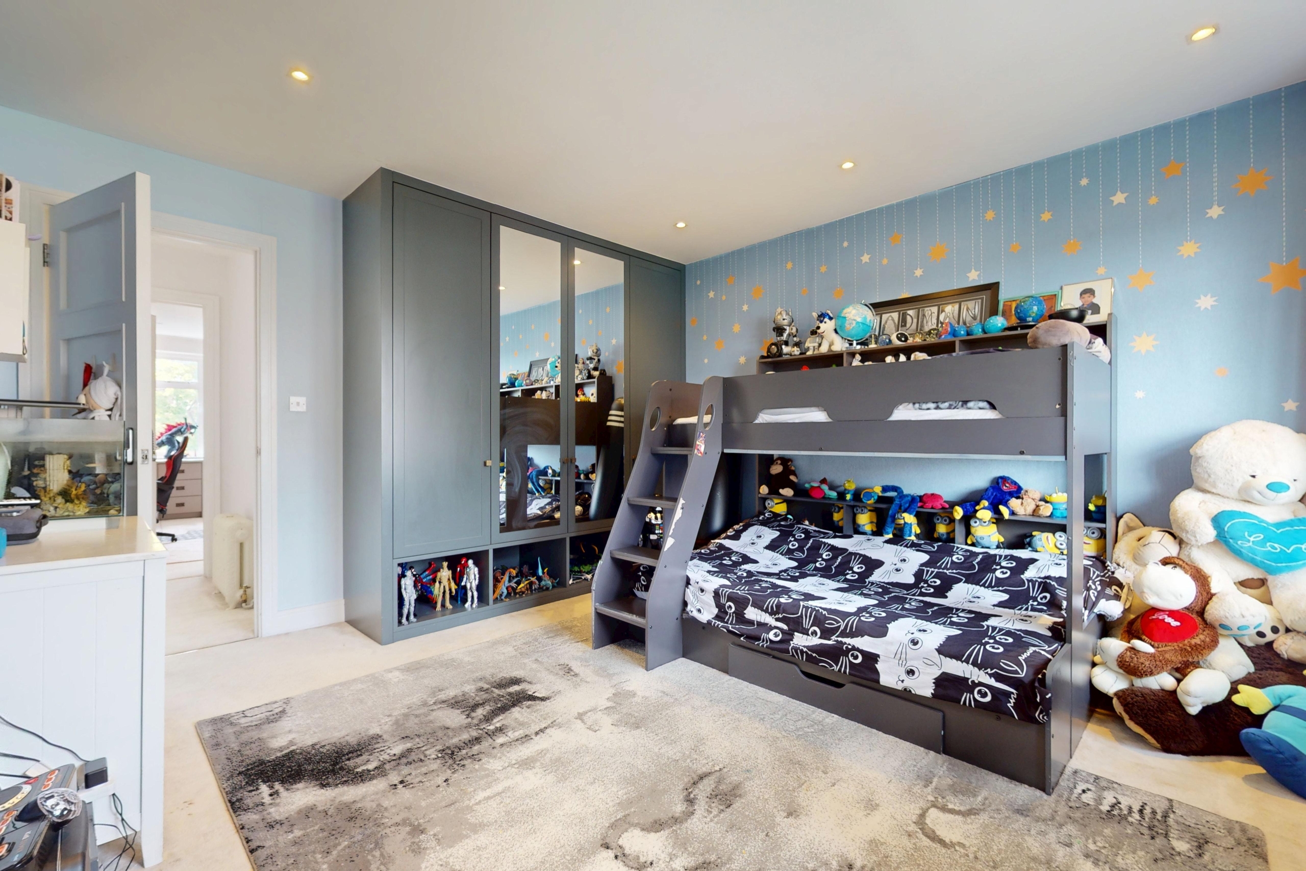 3, Fairholme Gardens, London, N3 3ED