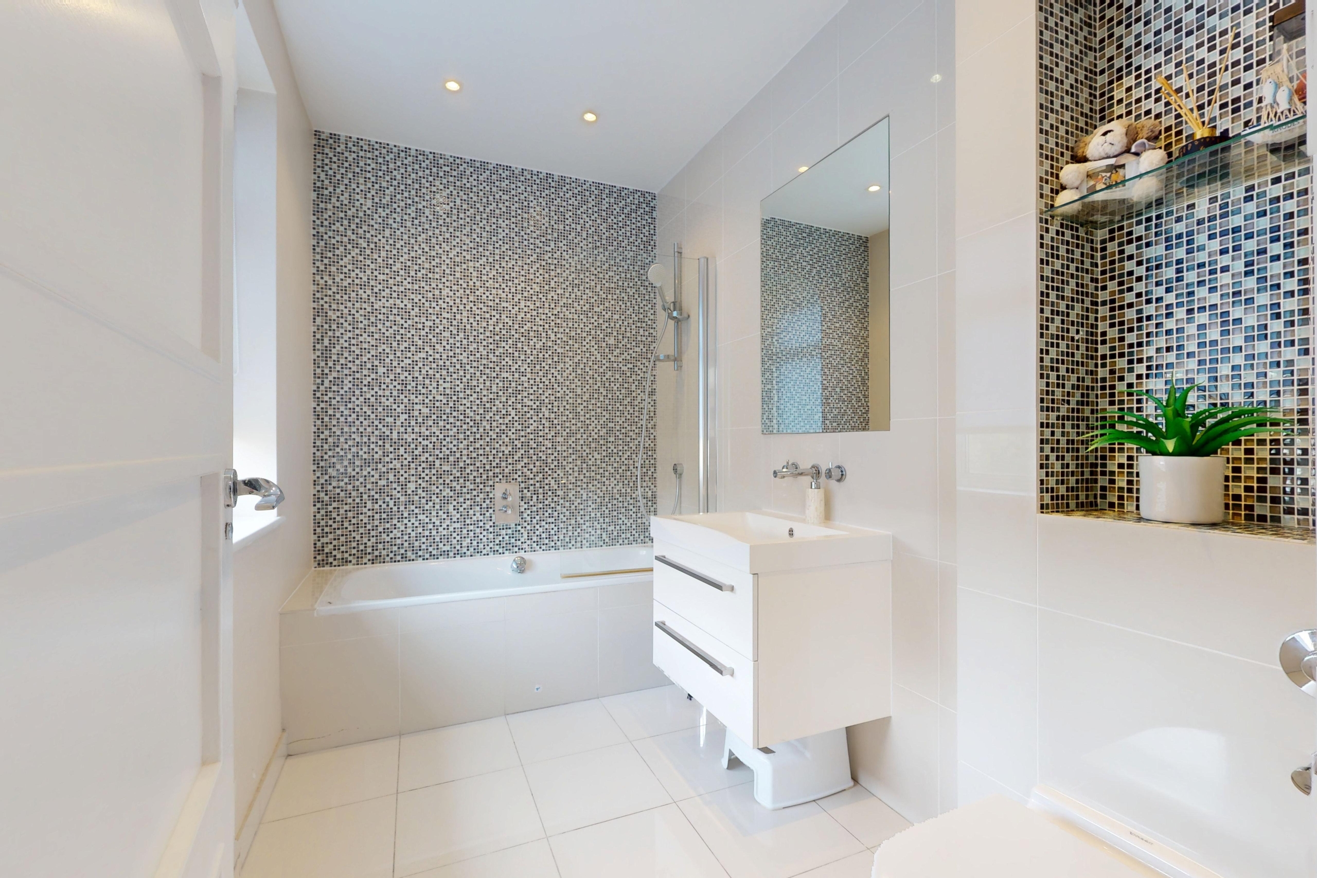 3, Fairholme Gardens, London, N3 3ED