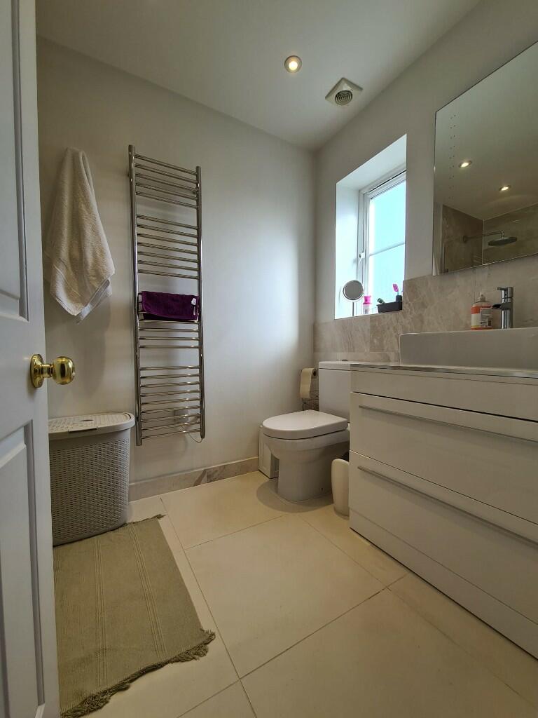 14, Warbank Lane, Kingston upon Thames, KT2 7ES
