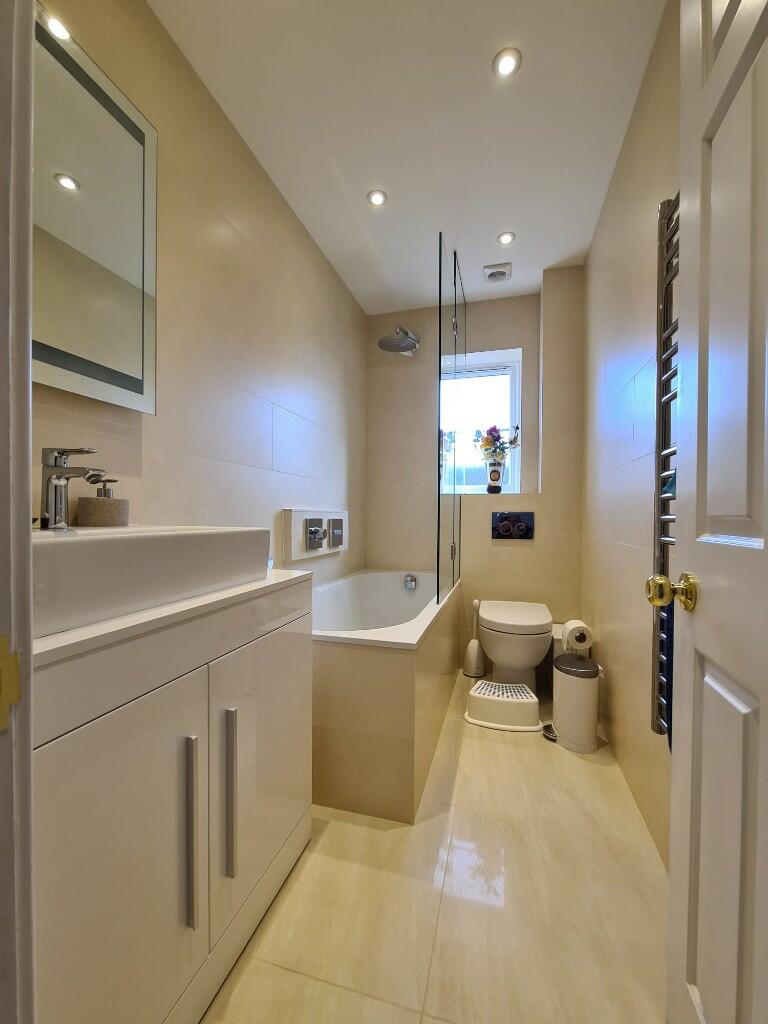 14, Warbank Lane, Kingston upon Thames, KT2 7ES