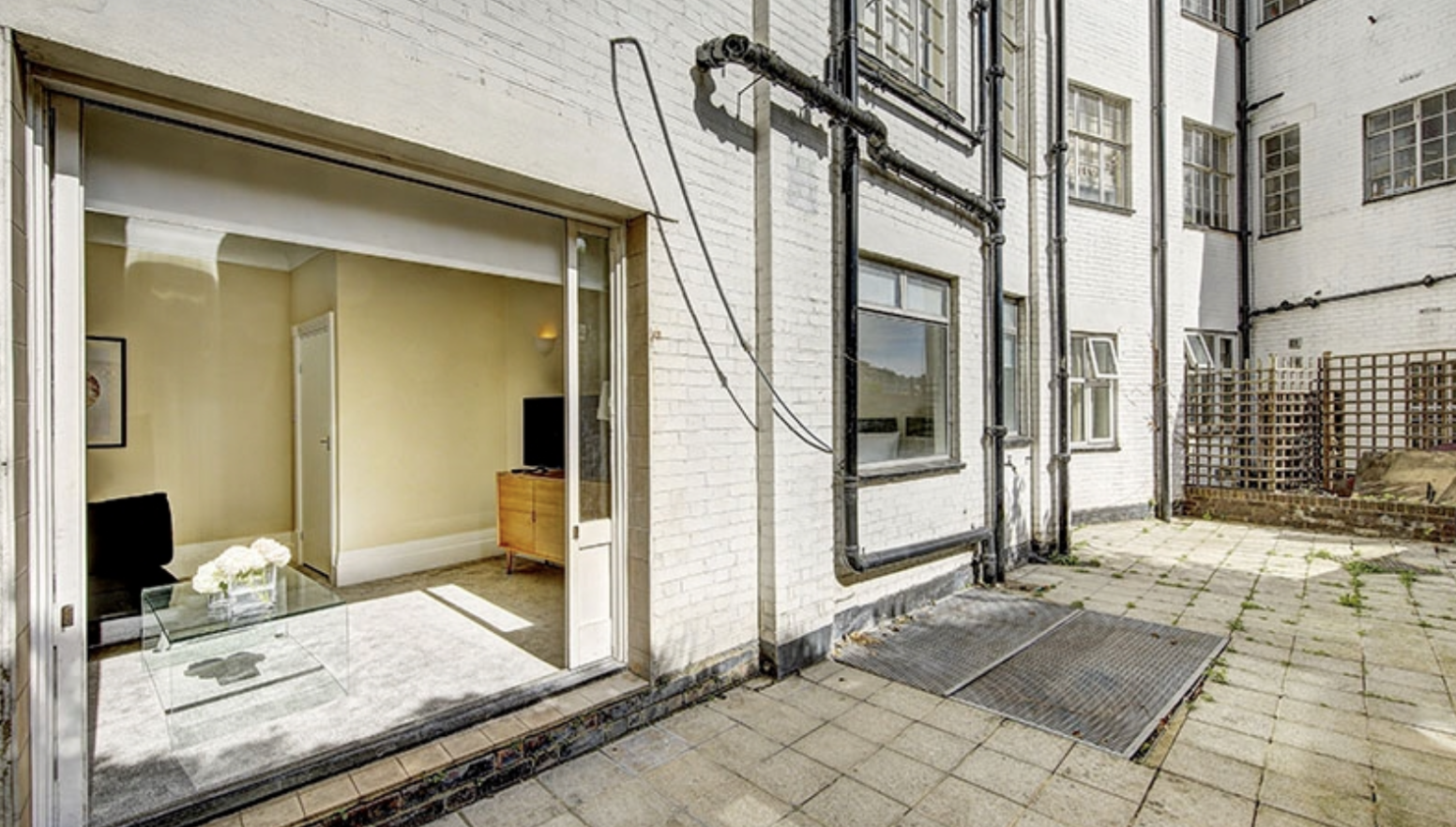 Strathmore Court, Flat 18, 143, Park Road, London, NW8 7HY
