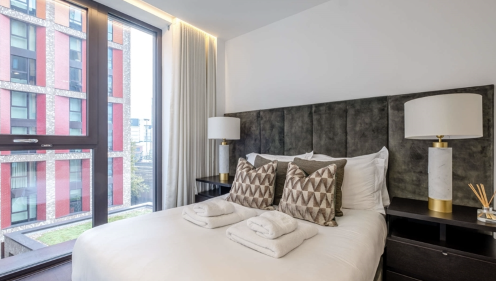14, Thornes House, 4, Charles Clowes Walk, London, SW11 7AG