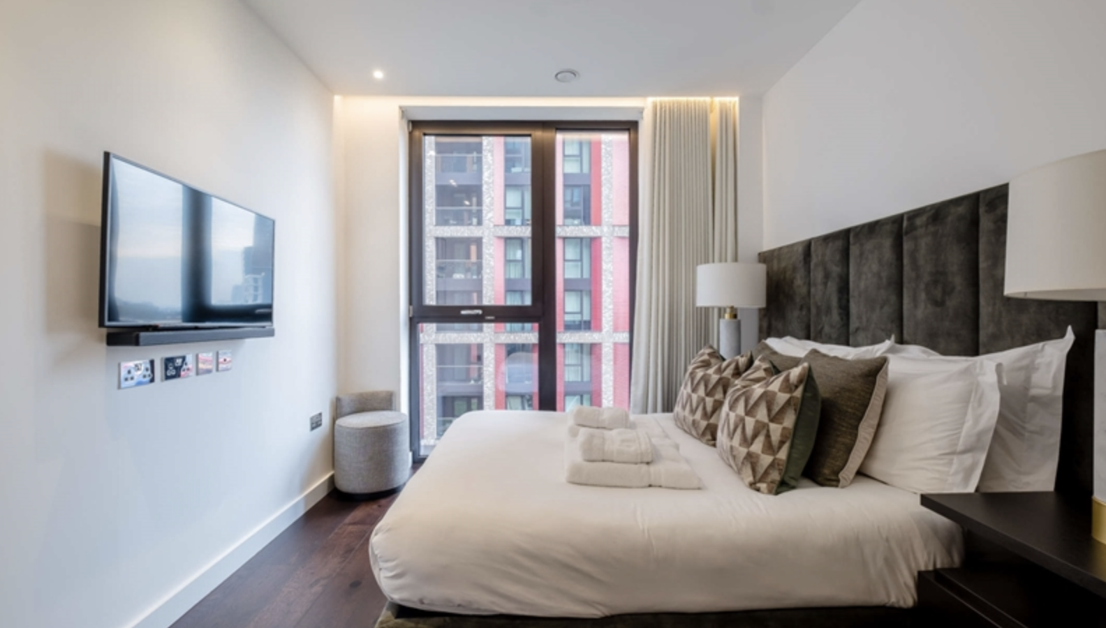 14, Thornes House, 4, Charles Clowes Walk, London, SW11 7AG
