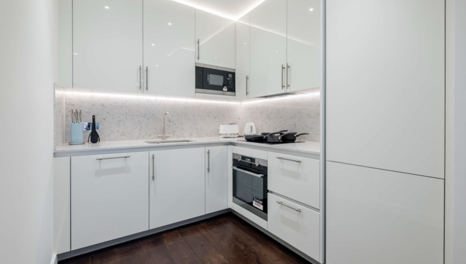 14, Thornes House, 4, Charles Clowes Walk, London, SW11 7AG