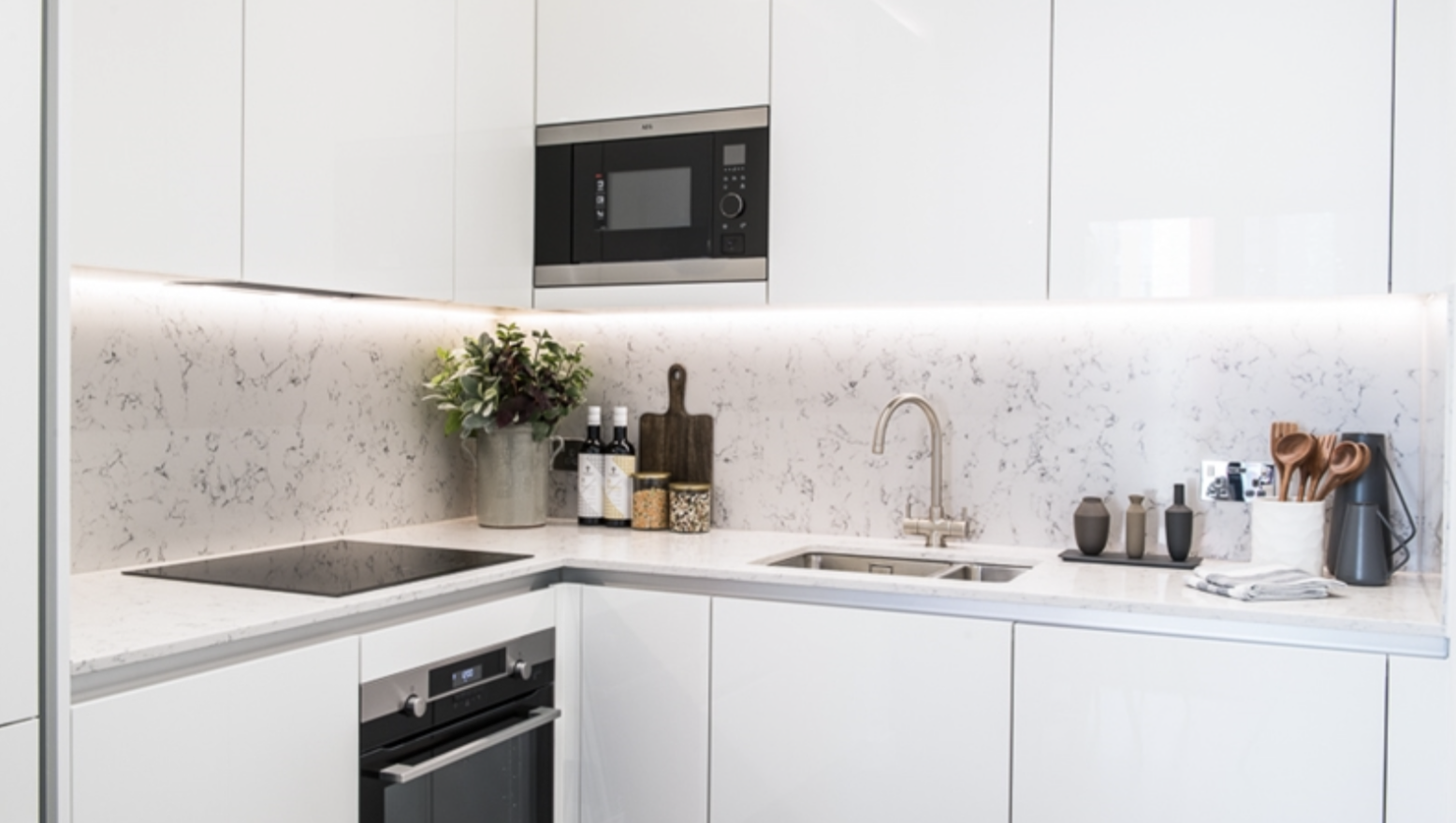 15, Thornes House, 4, Charles Clowes Walk, London, SW11 7AG