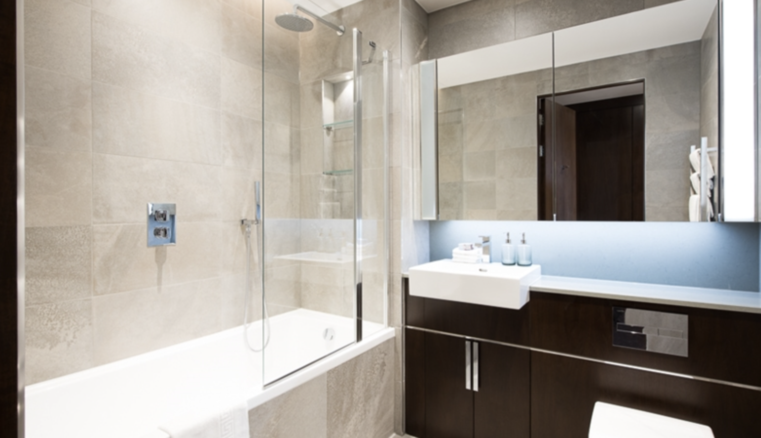 15, Thornes House, 4, Charles Clowes Walk, London, SW11 7AG