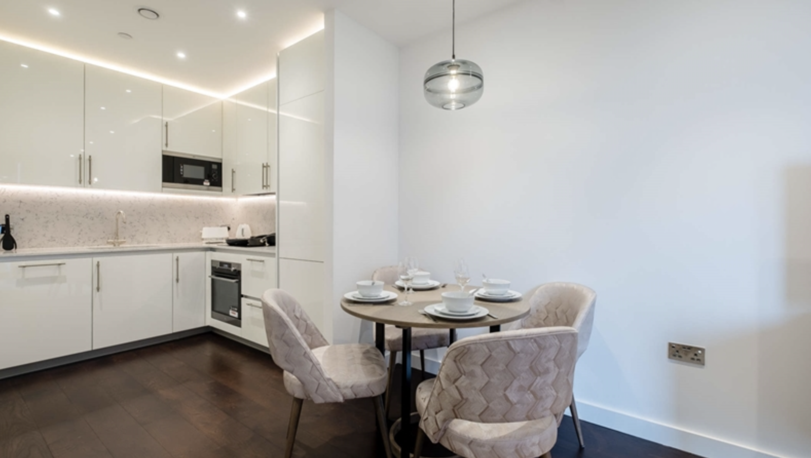 14, Thornes House, 4, Charles Clowes Walk, London, SW11 7AG