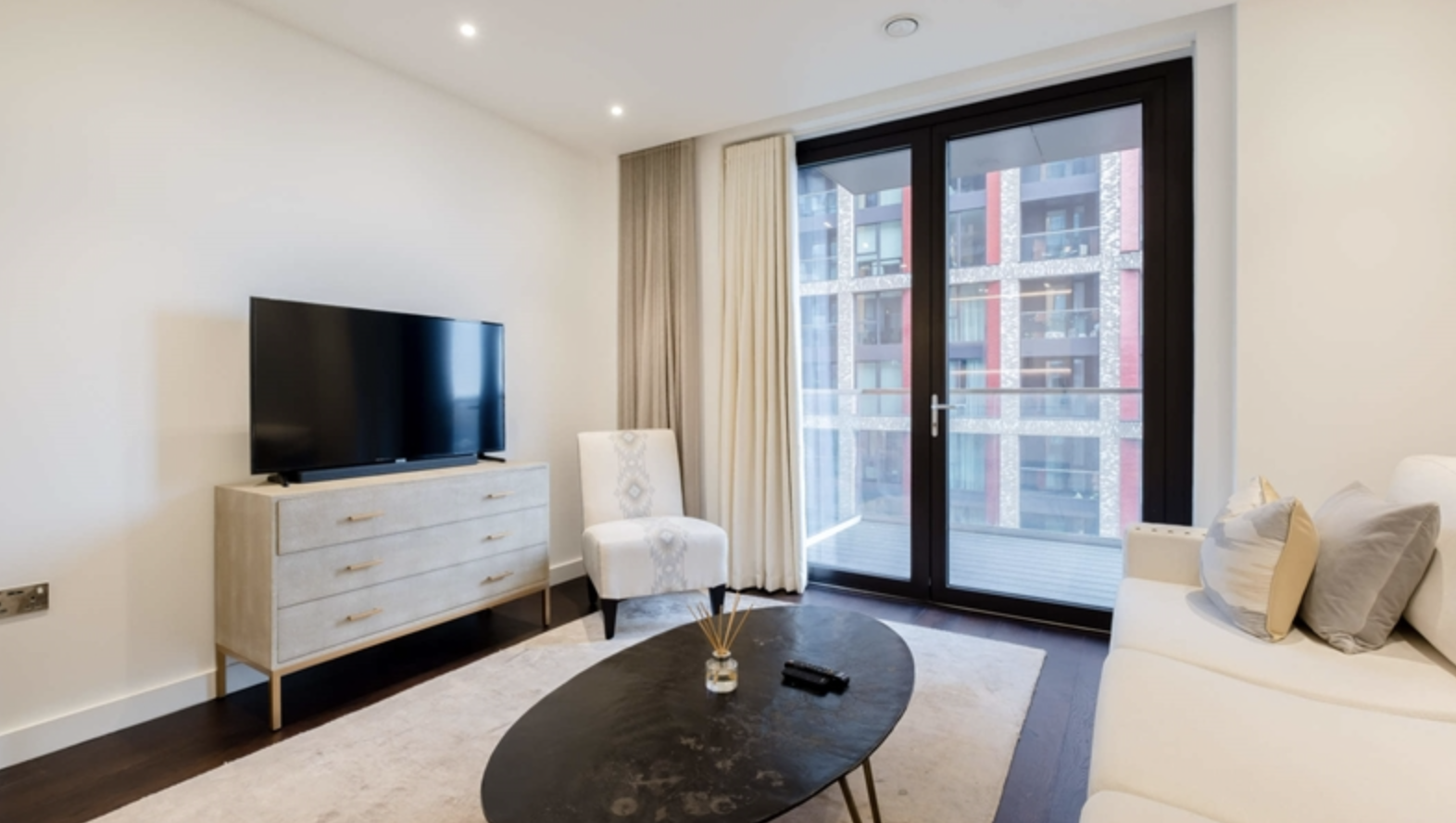 14, Thornes House, 4, Charles Clowes Walk, London, SW11 7AG