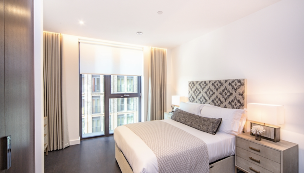 12, Thornes House, 4, Charles Clowes Walk, London, SW11 7AG