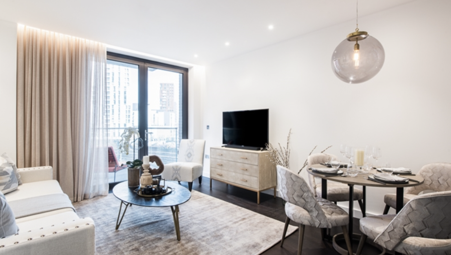 15, Thornes House, 4, Charles Clowes Walk, London, SW11 7AG