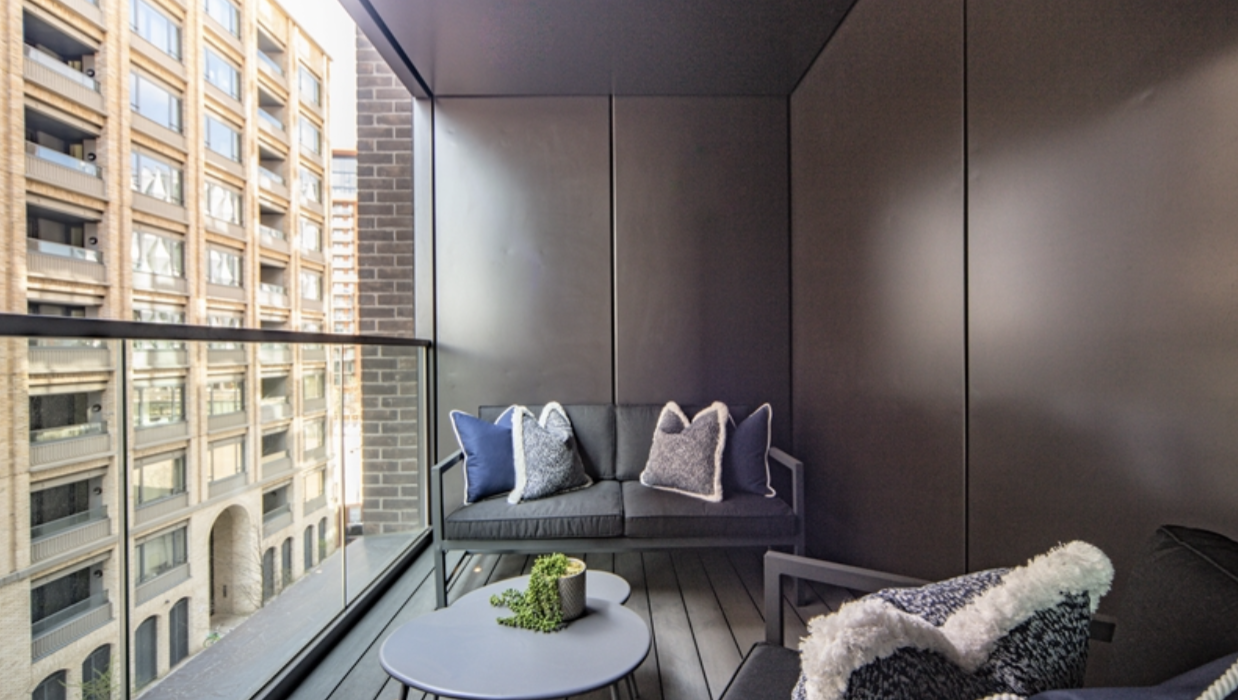 12, Thornes House, 4, Charles Clowes Walk, London, SW11 7AG