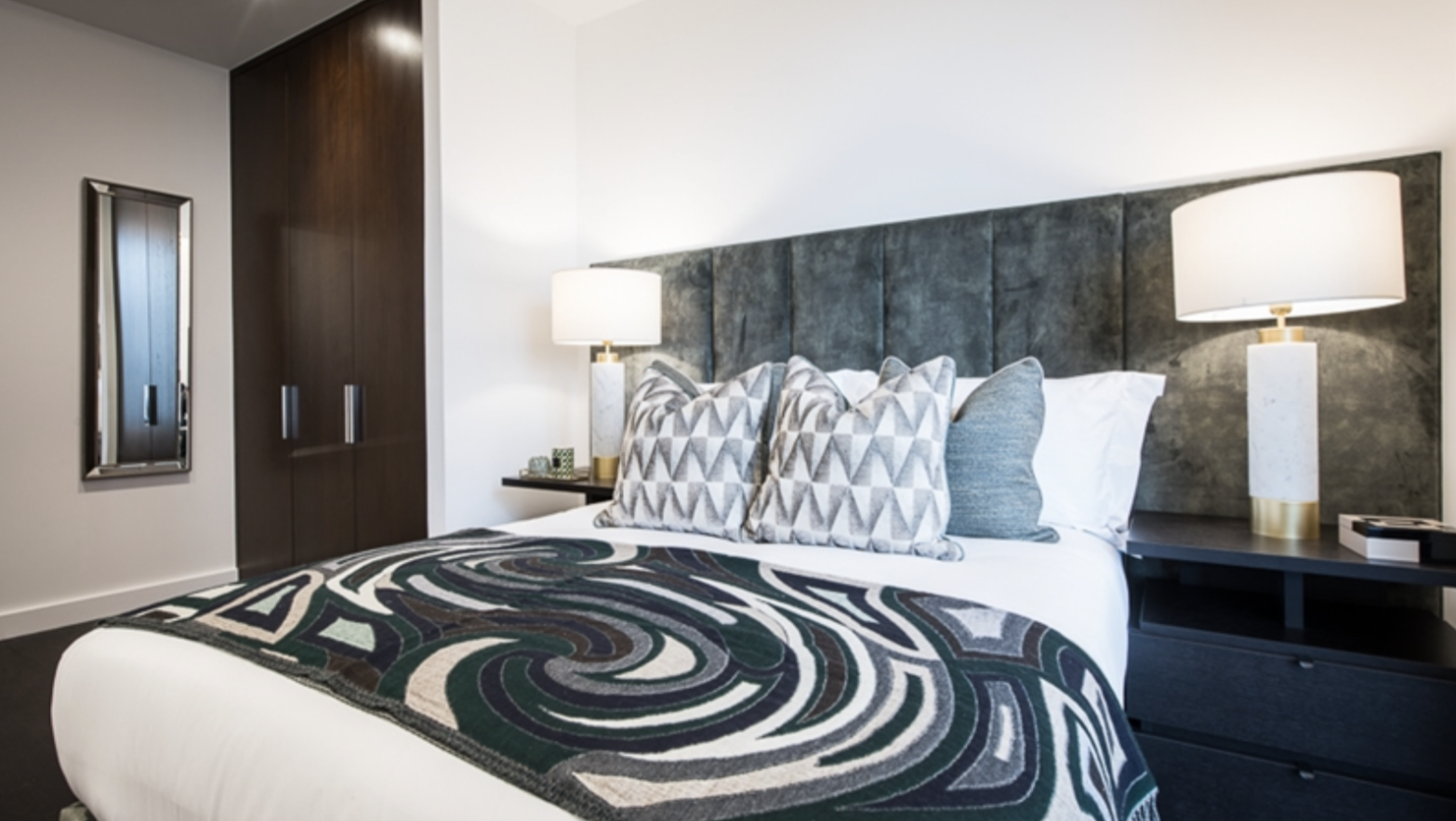 15, Thornes House, 4, Charles Clowes Walk, London, SW11 7AG