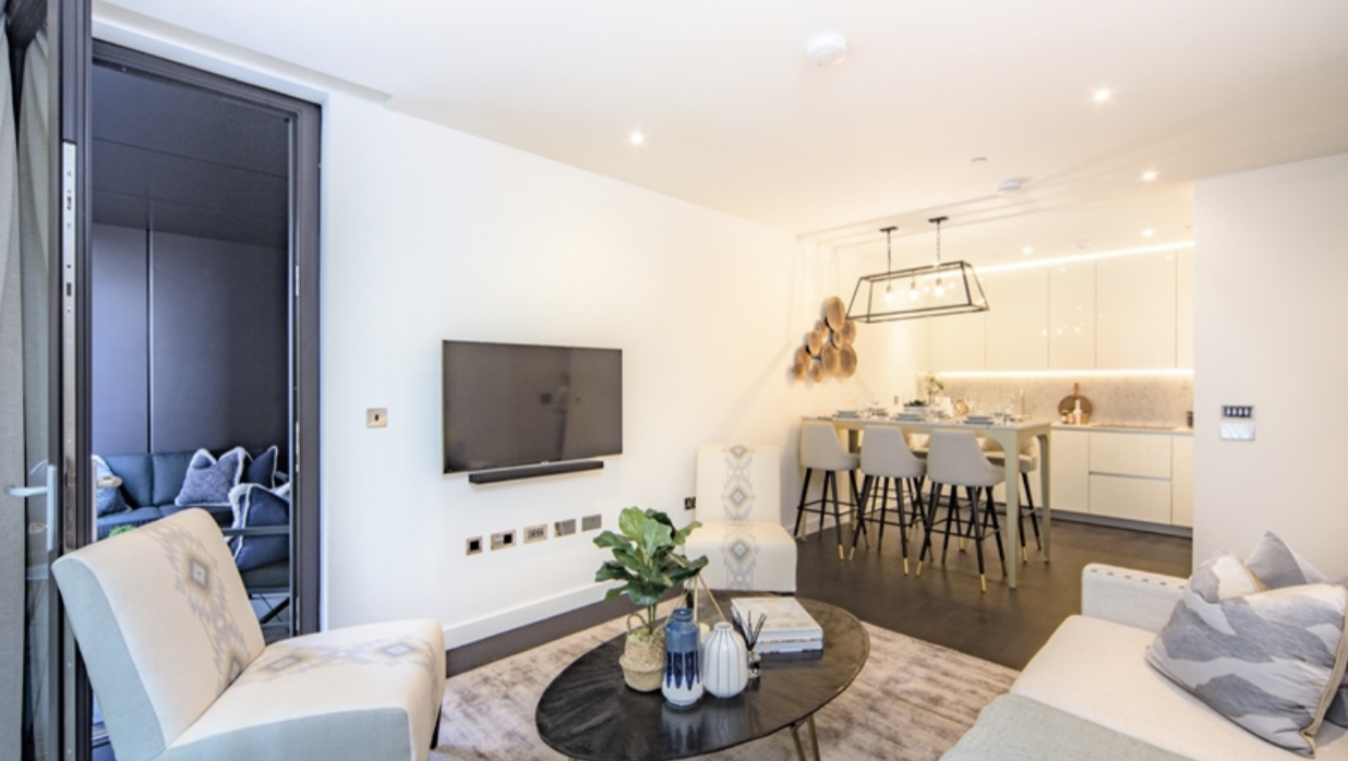 12, Thornes House, 4, Charles Clowes Walk, London, SW11 7AG