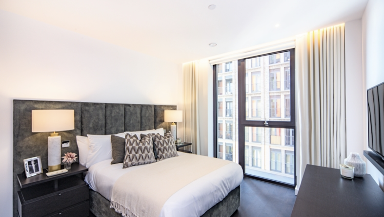 12, Thornes House, 4, Charles Clowes Walk, London, SW11 7AG