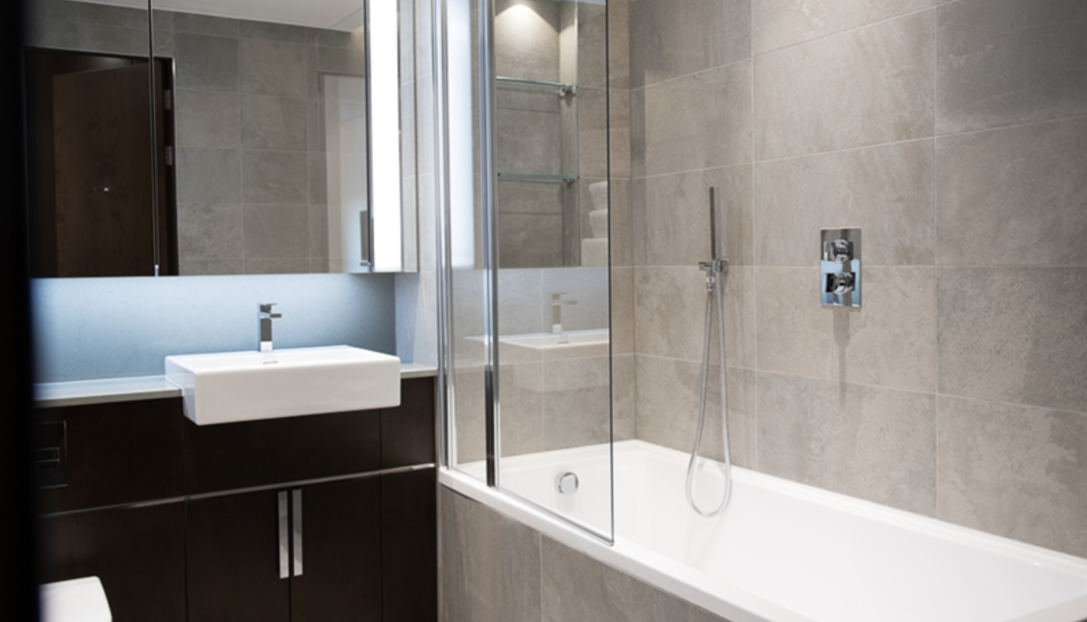 24, Thornes House, 4, Charles Clowes Walk, London, SW11 7AG