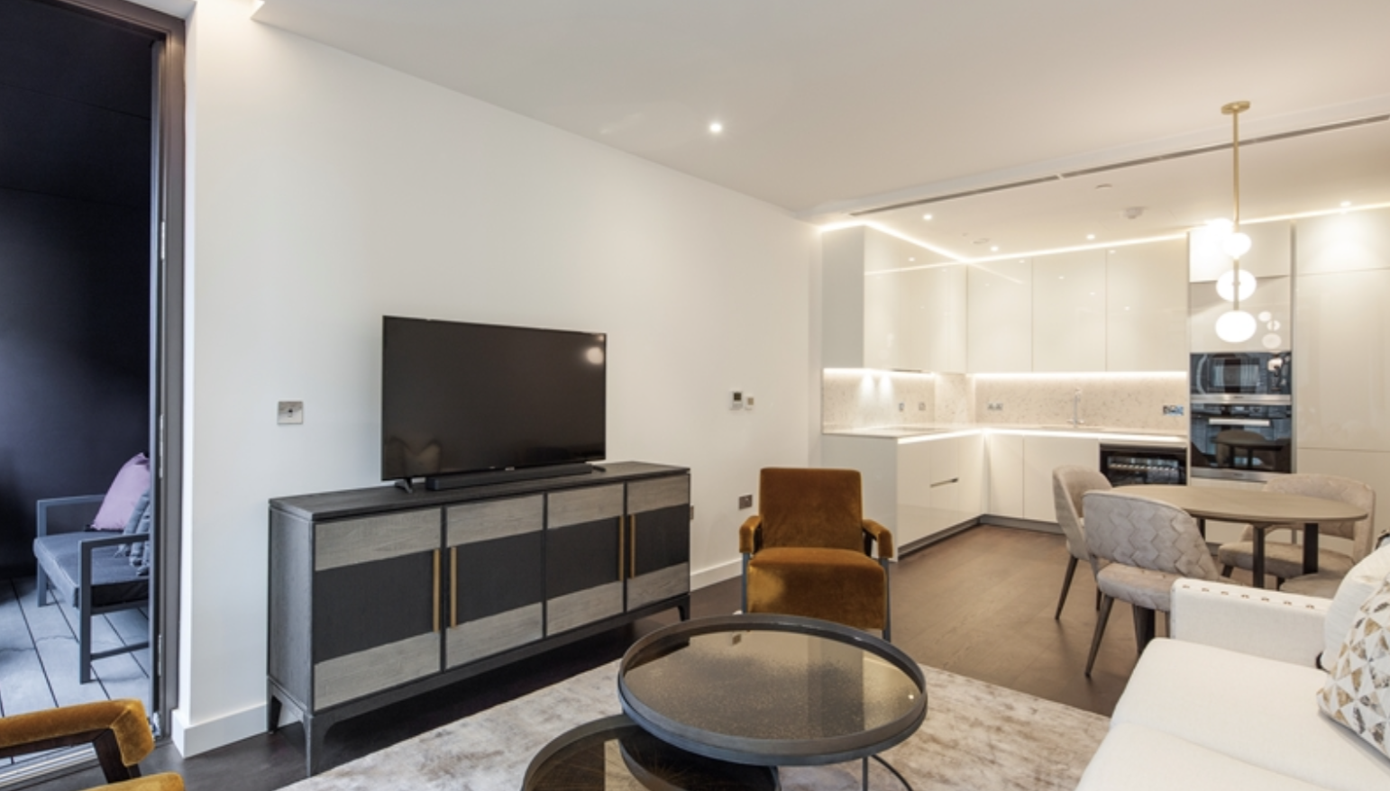 49, Thornes House, 4, Charles Clowes Walk, London, SW11 7AG
