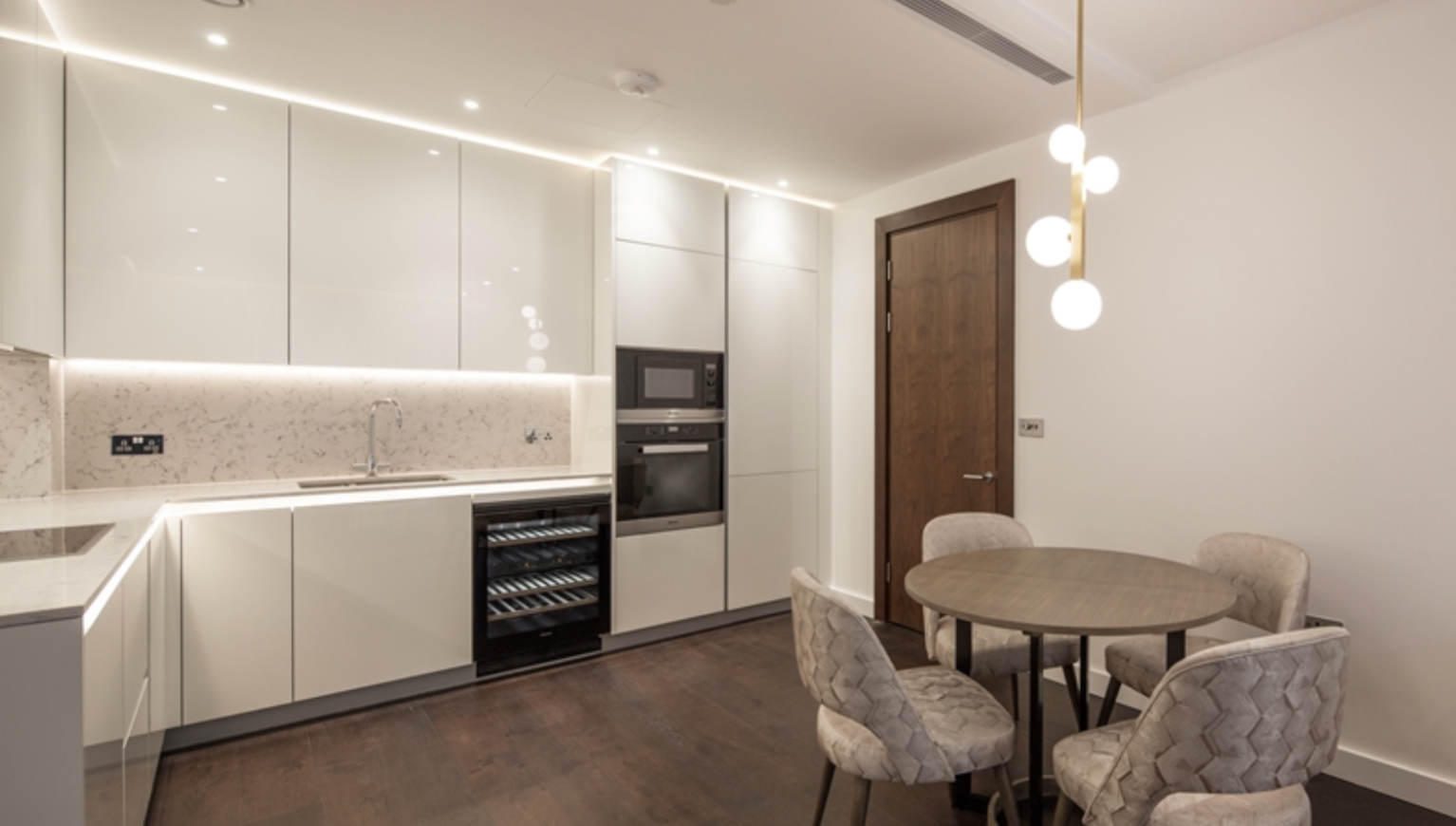 49, Thornes House, 4, Charles Clowes Walk, London, SW11 7AG