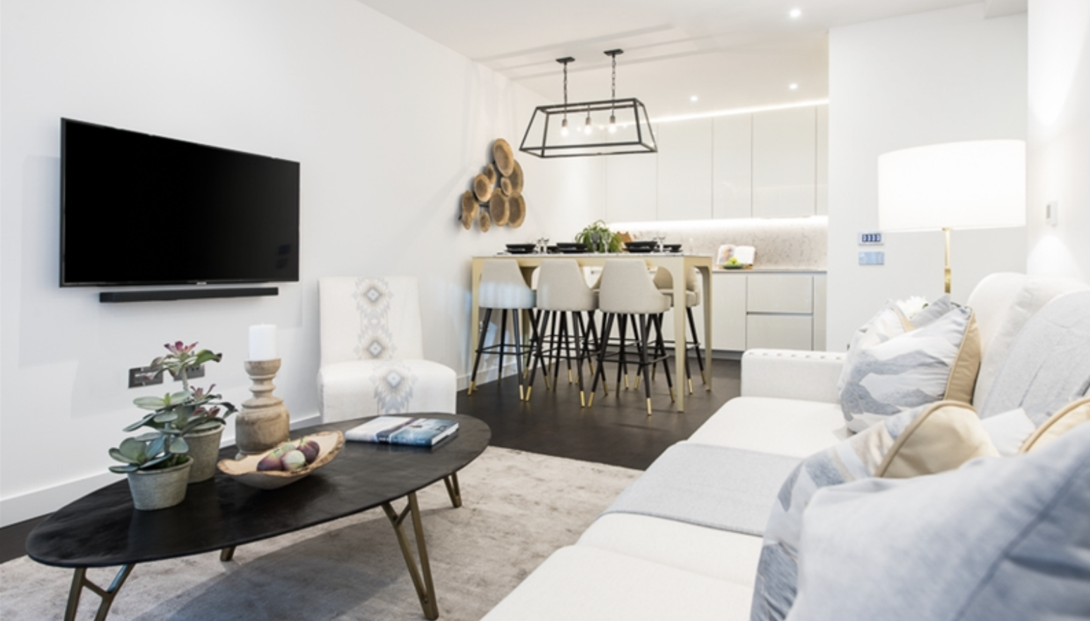 24, Thornes House, 4, Charles Clowes Walk, London, SW11 7AG
