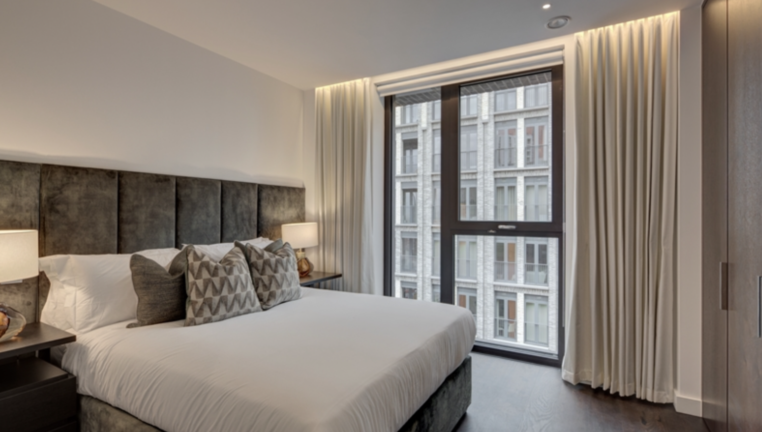 49, Thornes House, 4, Charles Clowes Walk, London, SW11 7AG