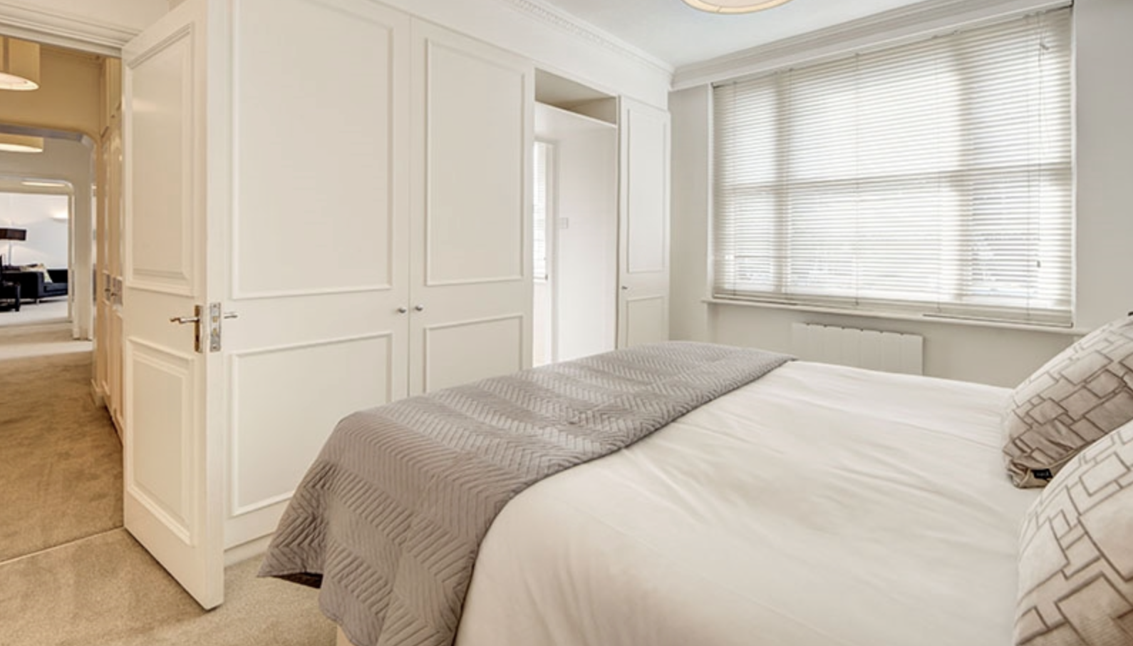 Flat 14, 39, Hill Street, London, W1J 5NA