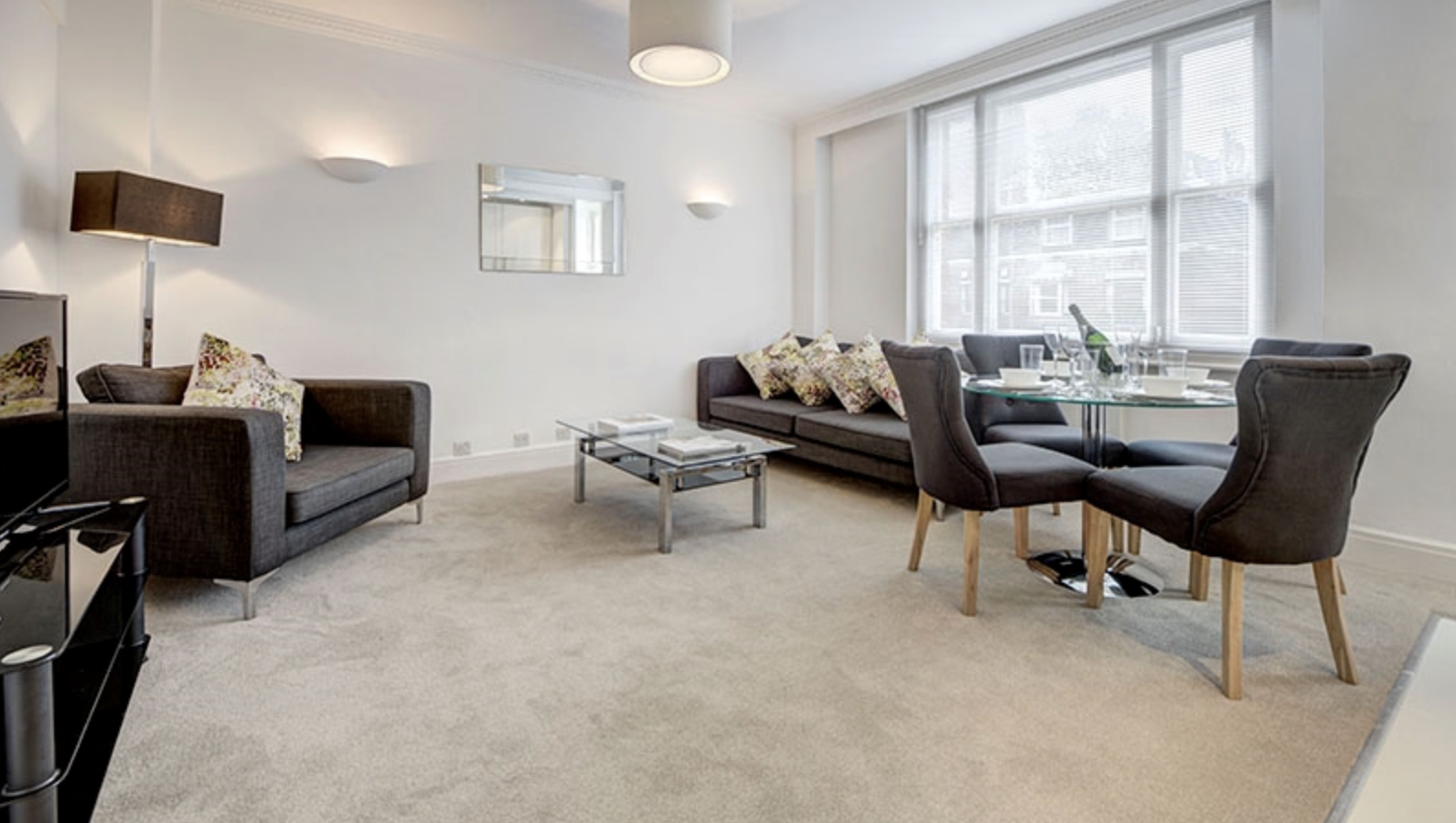 Flat 14, 39, Hill Street, London, W1J 5NA
