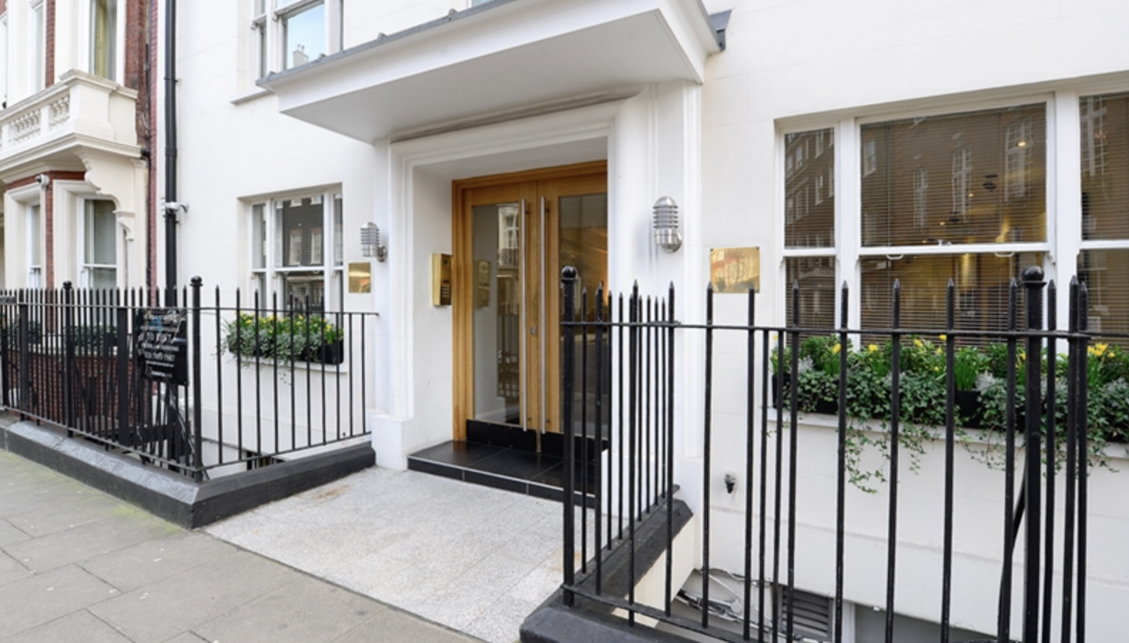 39, Hill Street, London, W1J 5NA