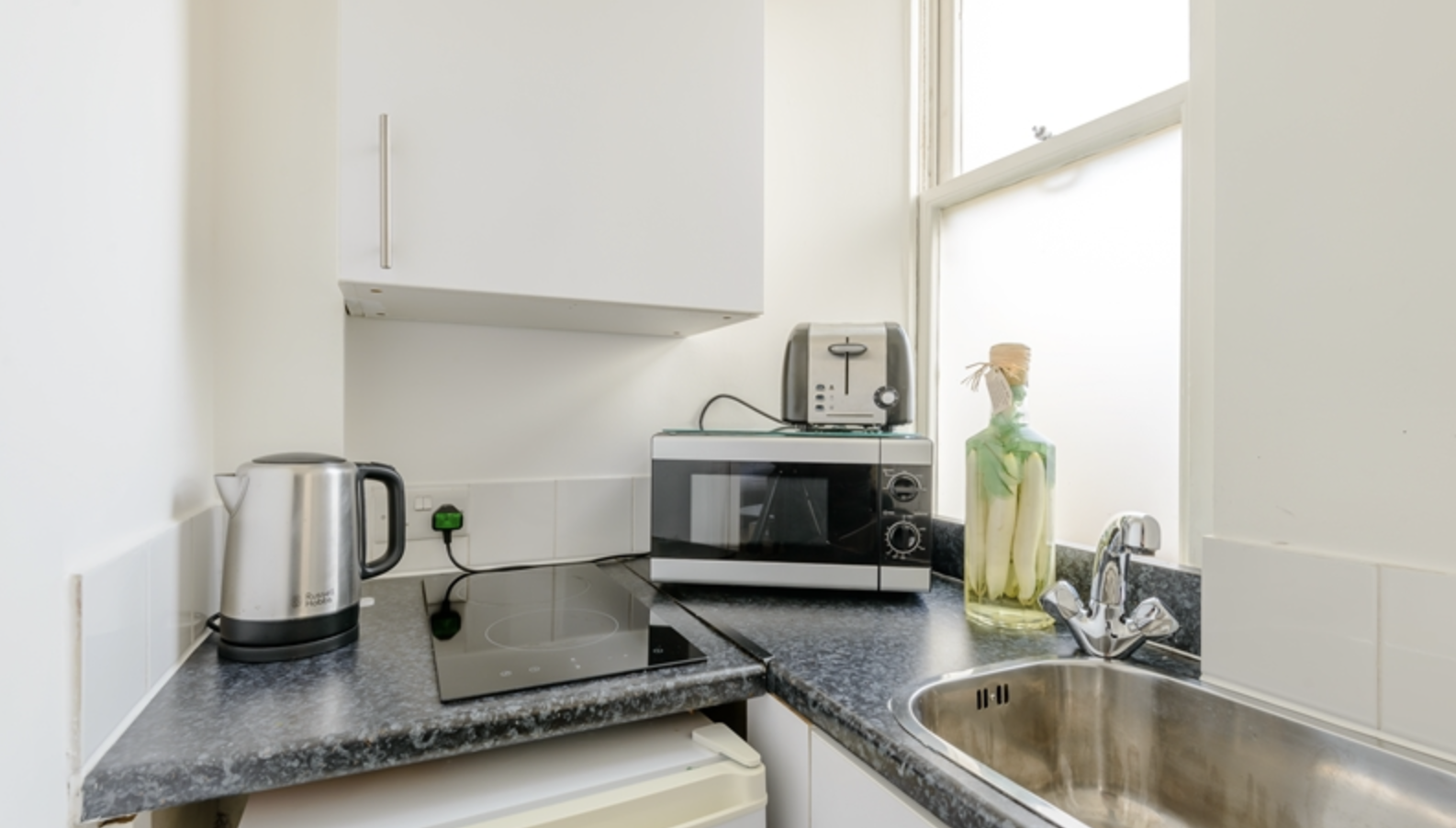 39, Hill Street, London, W1J 5NA